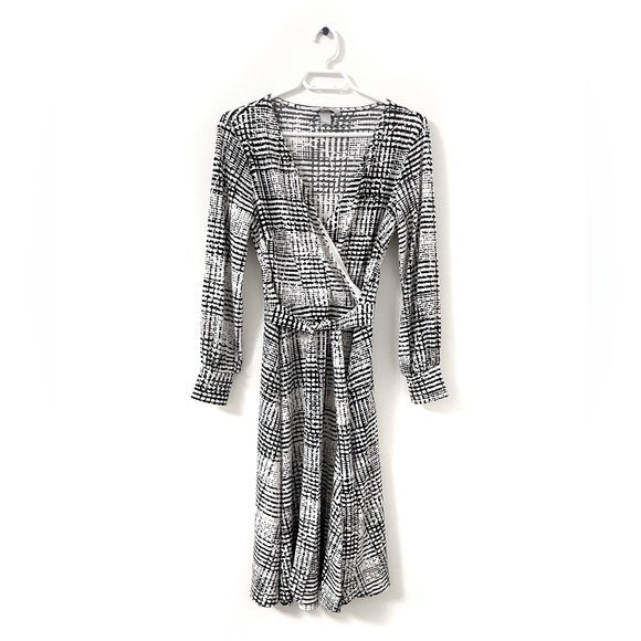 Black and White Crepe Wrapped Front Dress H&M - Picture 2 of 6